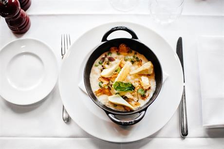 Kryddig blomkål- och sötpotatisgryta